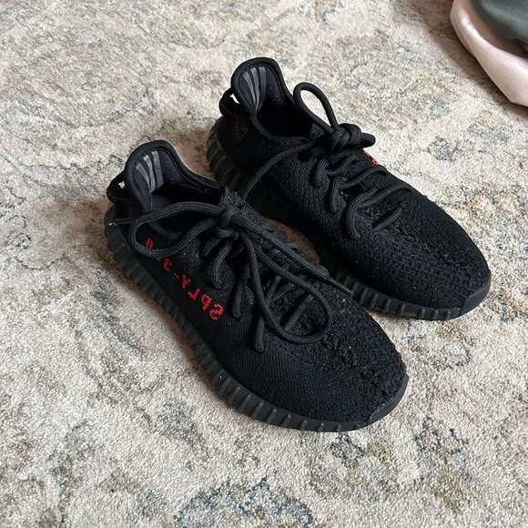 Yeezy Boost 350 v2 "Bred" sneakers size 5 - Picture 1 of 3